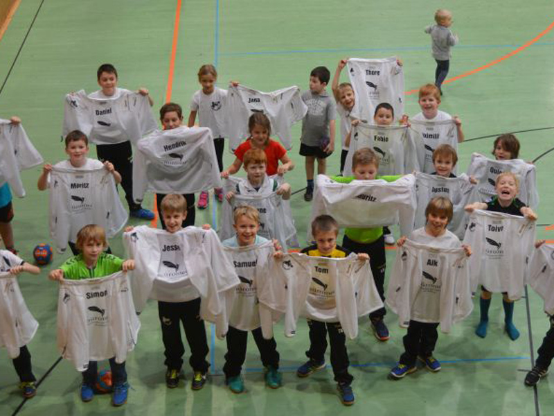 Müromed sponsort Trainingsjacken für die Handballjugend beim TUS Wellinghofen. News März 2018